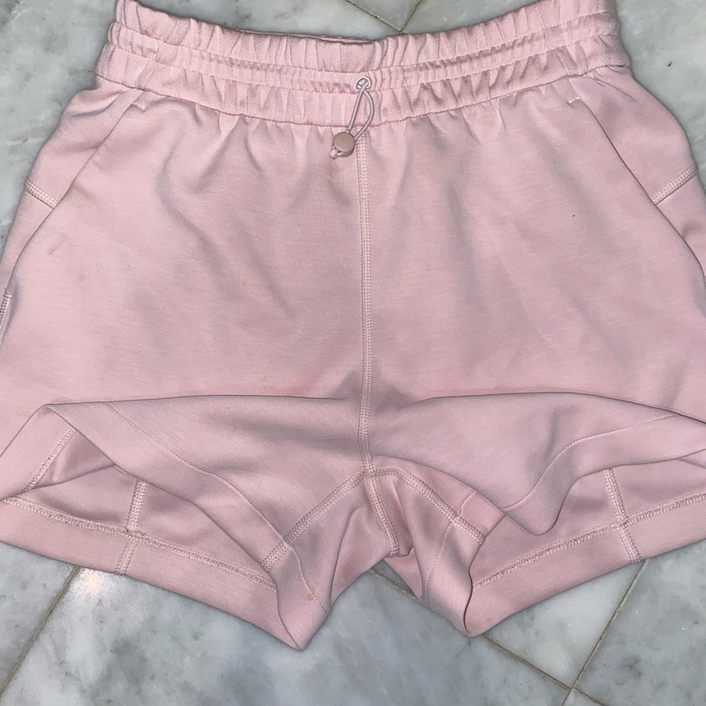 lulu lemon pink shorts!
